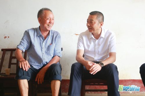朱平波走访人大代表、慰问困难党员并督导学校食品安全等情况